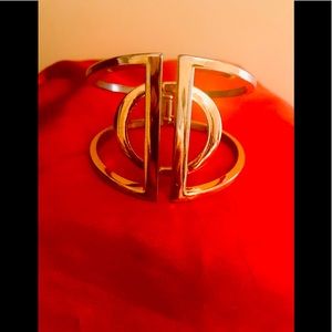 Costume Jewelry Gold Cuff Circle Bracelet